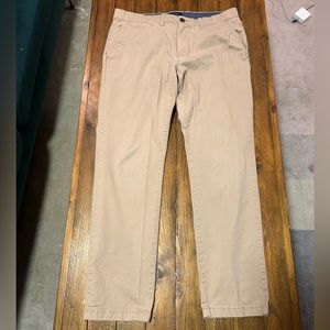 Tommy Hilfiger 33x30 Kakhi Chinos